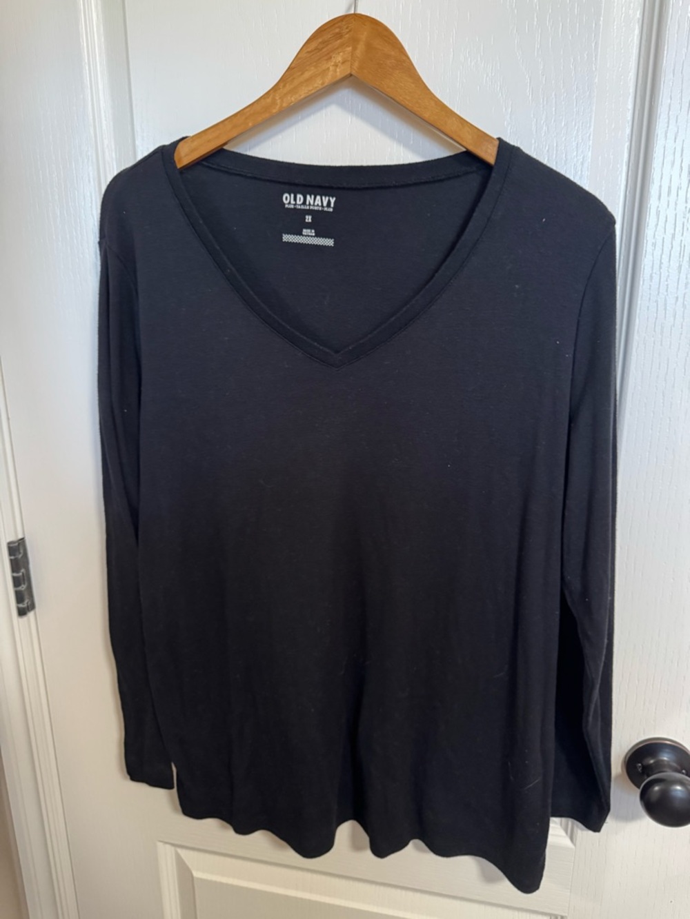 Old Navy Black V-Neck Long Sleeve Tee - Plus Size 2X